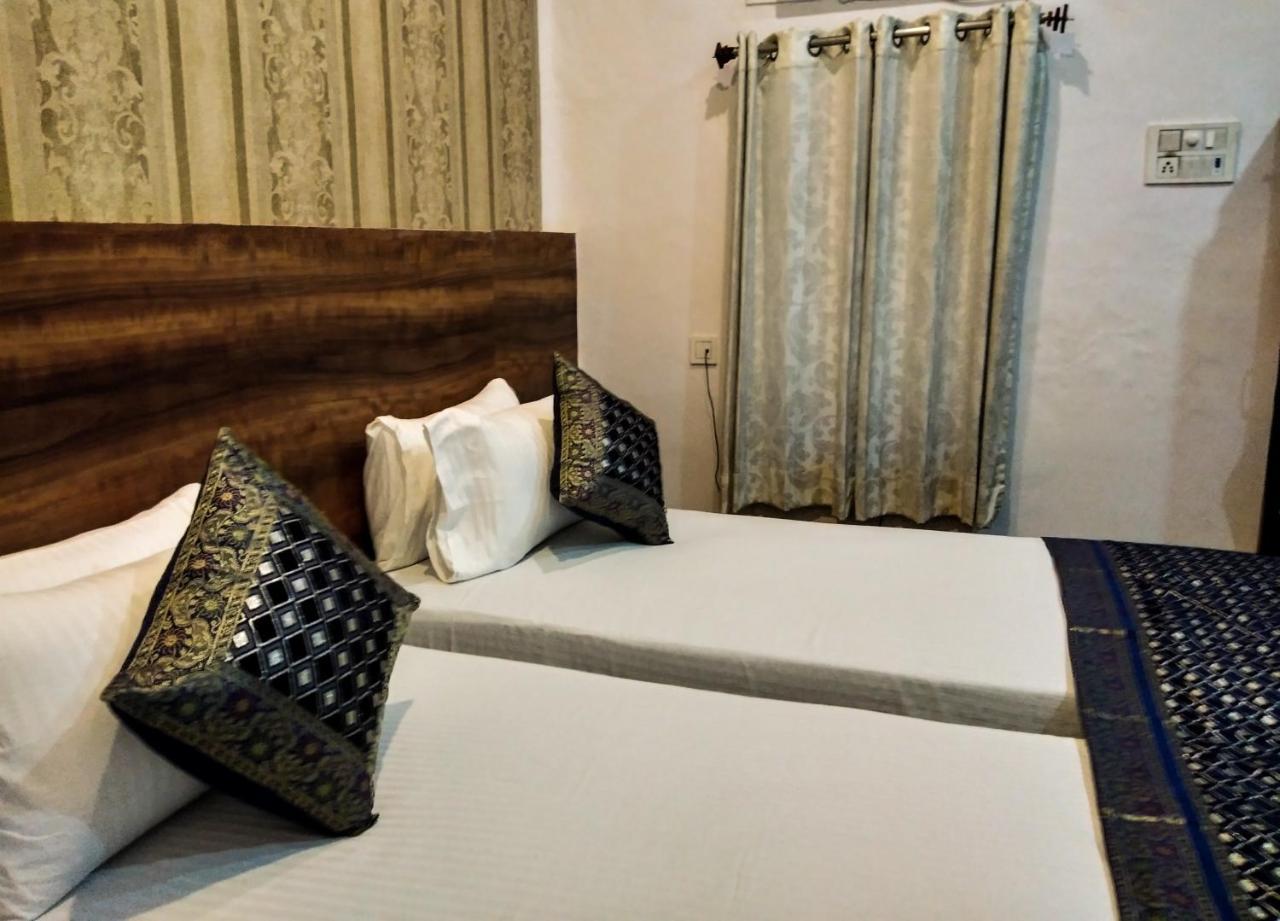 Dwivedi Hotels Hotel Elena Varanasi Exterior foto